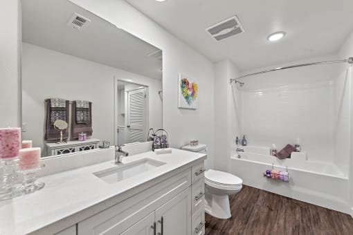 Bathroom With Bathtub at LEVANTE APARTMENT HOMES, California, 92335