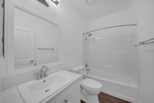 Heritage Plaza Apartment Homes Bathroom