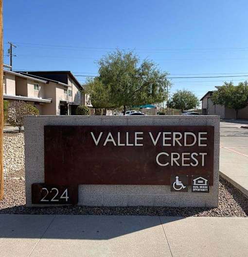 A sign for Valle Verde Crest with the number 224 on it.