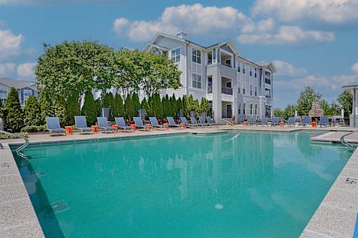 Outdoor sparking pool