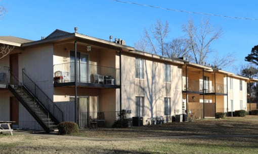 Arbor Place Opelika AL, apartments trees two stories grass amenities