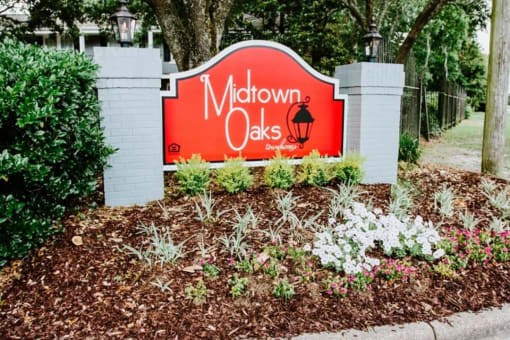 Entrance sign at Midtown Oaks Townhomes in Mobile, AL