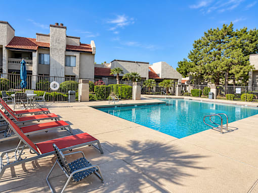 Resort style swimming pool with lounge chairs at Gentrys Walk Apartments, Arizona, 85204