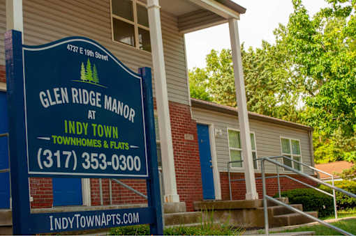 A sign for Glen Ridge Manor at Indy Townhomes & Flats.