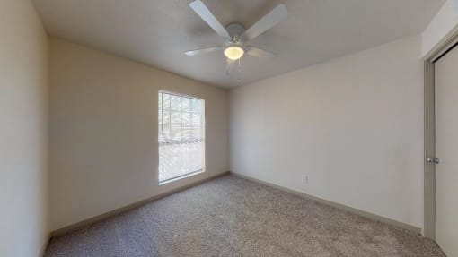 a bedroom with carpet, a ceiling fan and closet