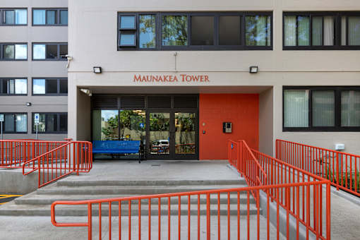 The Maunakea Tower building has a red entrance.