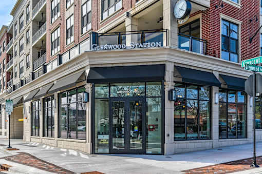 Glenwood Station is a building with a clock on the front.