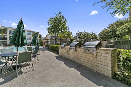 A sunny day at the outdoor seating area of a restaurant.