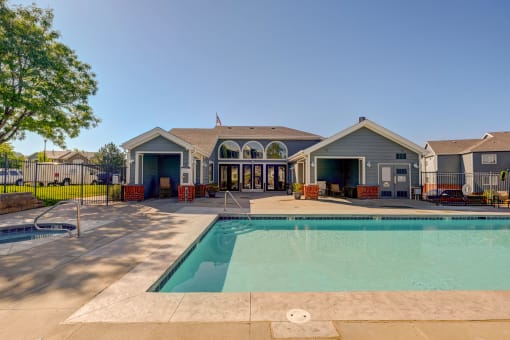 our apartments have a swimming pool and a clubhouse