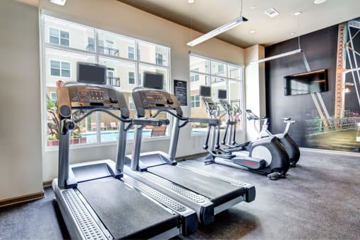 State-of-the-Art Fitness Center Cardio Equipment | Apartment Homes in Nashville, TN | 909 Flats