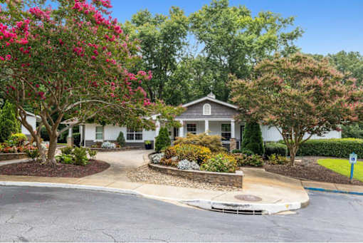 Chimneys of Greenville | Leasing Office | Greenville, SC