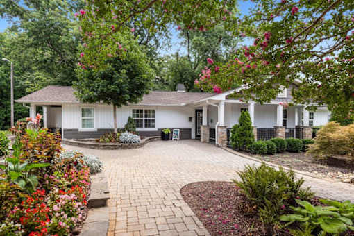 Chimneys of Greenville | Leasing Office | Greenville, SC