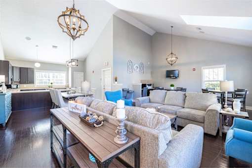 Big oaks apartments lakeland florida  clubhouse interior with resident lounge