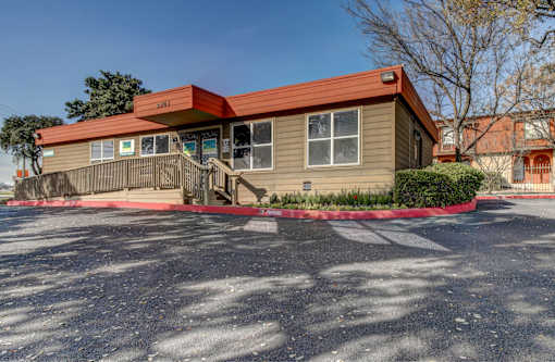 Exterior leasing office