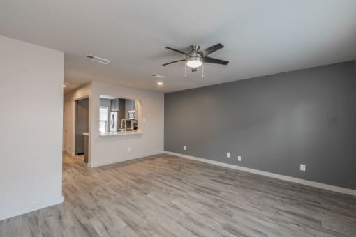 Spacious living room with modern finishes and ceiling fan