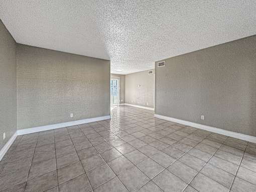 Open living room with neutral walls – Borders Apartments Brownsville TX