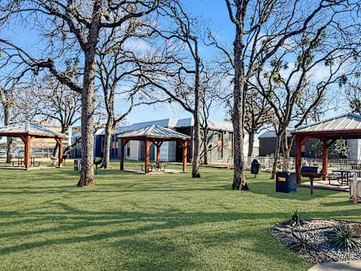 Landscaped courtyard and green lawn at Verano Oaks Apartments