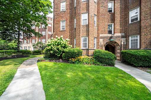 Outdoor Green Space at Heights Collection Apartments, Cleveland Heights 44106