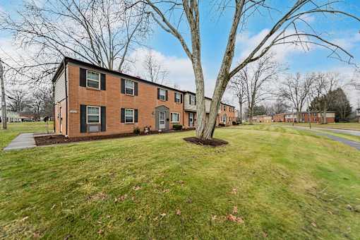 Green Lawn at River Run Apartments, Warren, Ohio
