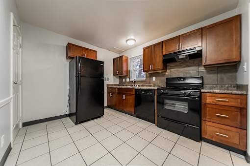 Contemporary Kitchen at River Run Apartments, Warren, OH, 44485