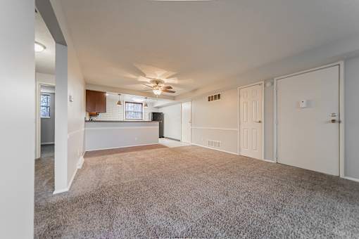 Neutral Room at River Run Apartments, Warren, Ohio
