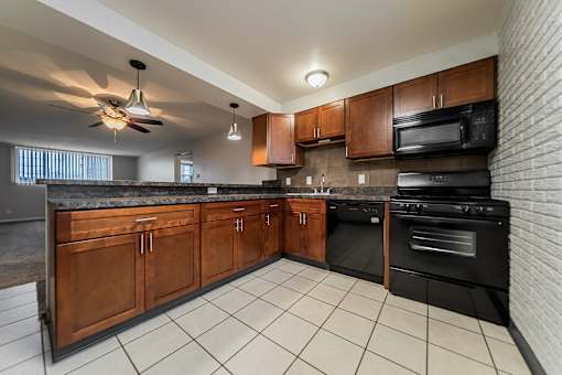 Modern Kitchen at River Run Apartments, Warren, 44485