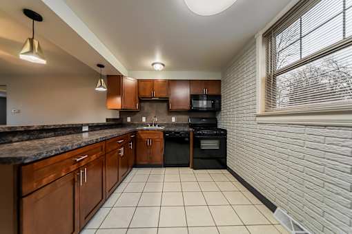Spacious Kitchen at River Run Apartments, Warren, OH