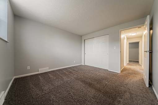Ready To Move Room at River Run Apartments, Warren, 44485