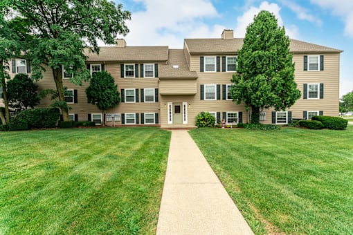 Lush Green Lawn at Renova of Brunswick Apartments, Brunswick, OH, 44212