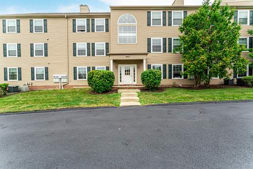 Building Exterior View at Renova of Brunswick Apartments, Ohio, 44212