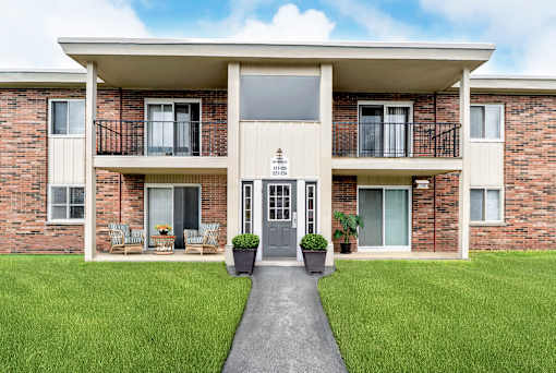 Maple Ridge Apartment Exterior at Integrity Chardon Apartments, Chardon, OH,  44024