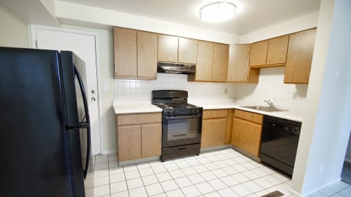Fully Equipped Kitchen at River Run Apartments, Warren