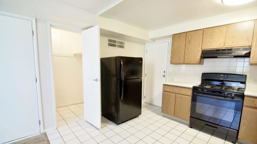 Refrigerator And Kitchen Appliances at River Run Apartments, Warren, Ohio
