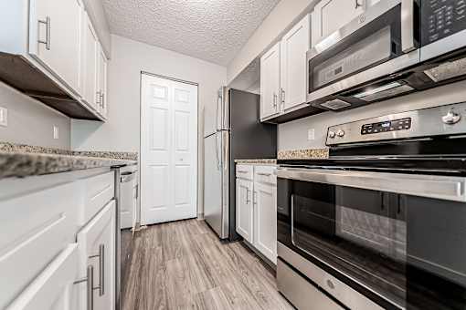 Stainless Steel Appliances at Hunt Club Apartments, Apartments, Copley, OH