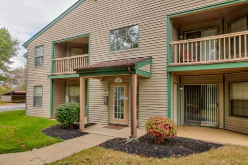 Exterior view at Hunt Club Apartments, Copley, Ohio