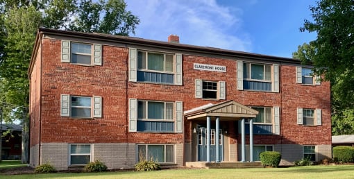 Elegant Exterior View Of Property at River Run Apartments, Ohio