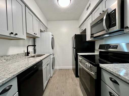 Gourmet Kitchen at Renova of Brunswick Apartments, Brunswick, Ohio