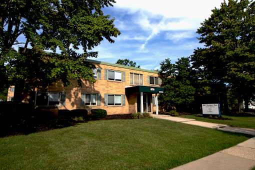 Mill Stream Run Exterior at Integrity Berea Apartments, Berea, OH, 44017