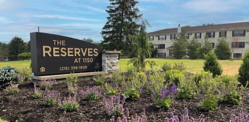 The Reserves at 1150 sign.