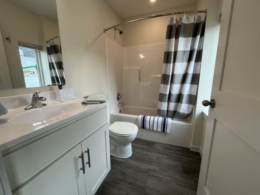 Private bath in each bedroom at Reserve Overlook Apartments, Integrity Realty, Cleveland Heights