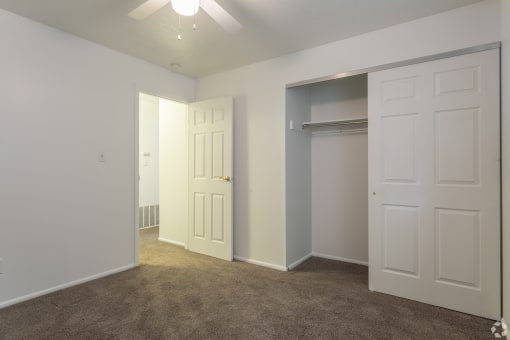 Bedroom With Closet at Ryan Place Apartments, Integrity Realty, Kent