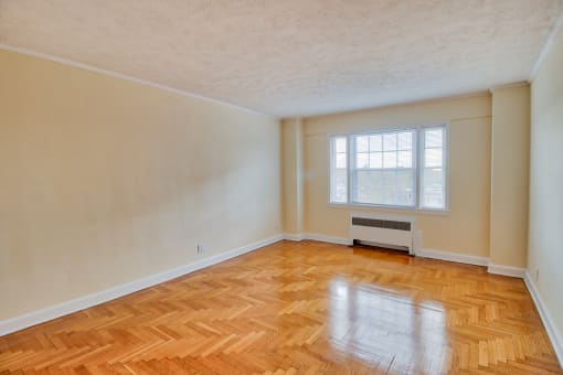 Large windows and Hardwood floors at Shaker Collection  Apartments, Integrity Realty, Cleveland, OH
