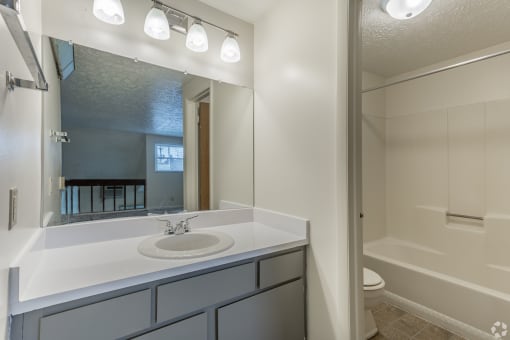 Bathroom With Bathtub at Woodland Pointe Apartments and Townhomes, Integrity Realty, Ohio