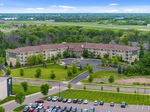 A large building with a parking lot in front of it.