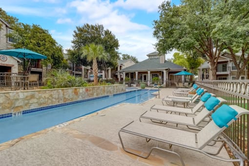 the pool at the preserve at ballantyne commons apartments
