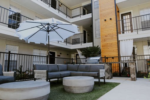 lease apartment in Lakewood Hills 