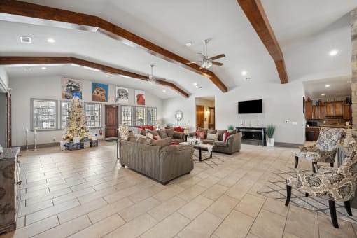 additional photo for property listing at chic digs with room to stretch out in the village 22 car