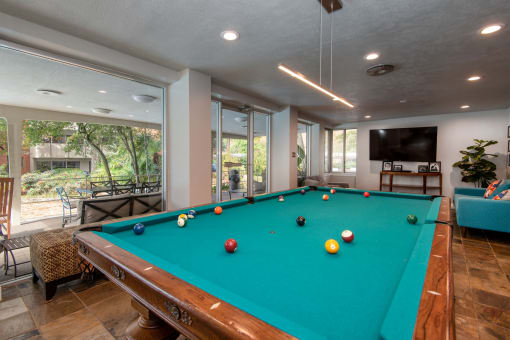 additional photo for property listing at chic digs with room to stretch out in the village 22 car