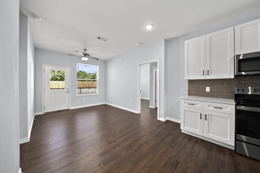 Modern kitchen and dining area with hardwood floors at The Aurea Apartments, Houston, 77093