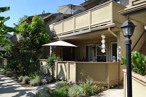 A house with a balcony and a lamp post.
